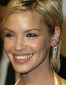 Ashley Scott : Ashley Scott Grauman s Mann Chinese Theatre2