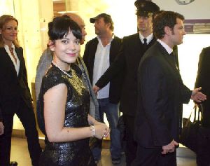 Lily Allen : Lily Allen- Lily Allen At Harrod s Winter Sale Opening1