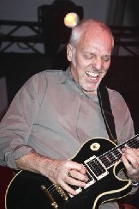 Vincent Kartheiser : Peter Frampton- Peter Frampton In Concert At 2008 Consumer Electronics Show13