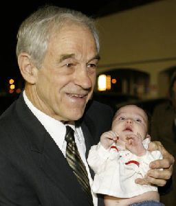 Ron Paul : Ron Paul- Ron Paul Visits Peter Piper Pizza8