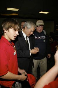 Ron Paul : Ron Paul- Ron Paul Visits Peter Piper Pizza4