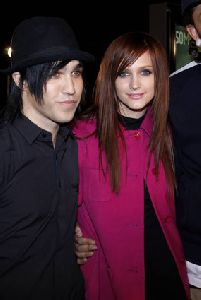 Pete Wentz : Pete Wentz and Ashley Simpson-  Cloverfield  - Los Angeles Premiere0