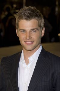 Mike Vogel : Mike Vogel-  Cloverfield  - Los Angeles Premiere2