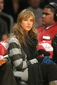 Jessica Alba at the Lakers vs Warriors game on December 7th 2007