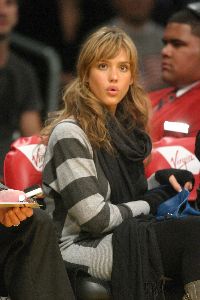 Jessica Alba at the Lakers vs Warriors game on December 7th 2007