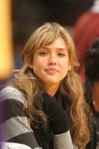 Jessica Alba at the Lakers vs Warriors game on December 7th 2007