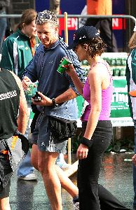 Katie Holmes : Katie Holmes runs the NYC Marathon1 472eed5c58e17