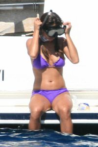 Vanessa Minnillo : 53901 vmvacation 016 123 608lo