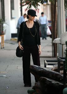 Jessica Alba looking at vintage furniture in Hollywood on February 12th 2008