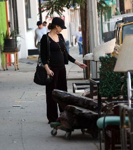 Jessica Alba looking at vintage furniture in Hollywood on February 12th 2008