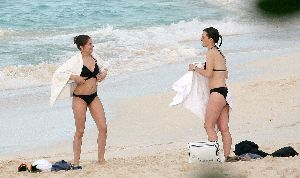 Laetitia Casta : laeticia-casta-bikini-1-12