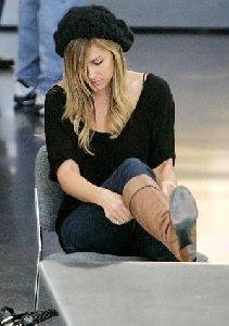 Lauren Conrad : lauren-boots-the-competition 334x474