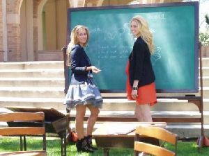 Lauren Conrad : lauren-and-whitney-go-back-to-school 472x354