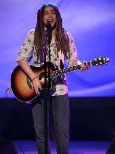 Jason Castro : dreadlocked-and-loaded 421x561