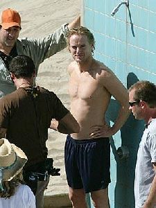 Owen Wilson : owen-wilson-in-a-bathing-suit 300x400