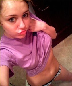 Miley Cyrus : miley-cyrus-on-myspace 470x561