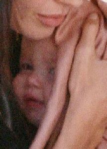 Shiloh Nouvel Jolie-Pitt : shiloh-and-momma 277x385