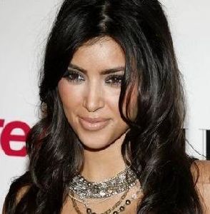 Kim Kardashian : kim-kardashian-sues 334x340