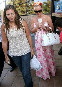 Alli Sims : alli-and-britney-good-friends 290x408