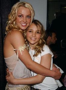 Jamie Lynn Spears : britney-and-jamie-lynn-spears 325x445