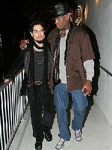 Dave Navarro : dave-navarro-dennis-rodman 300x400