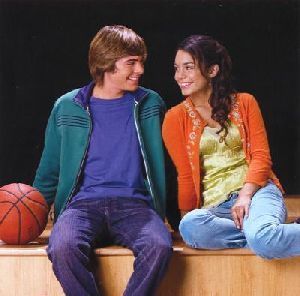 Vanessa Hudgens : classic-zanessa 400x395