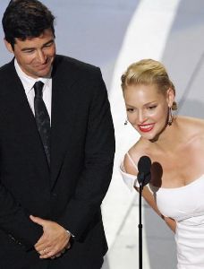 Kyle Chandler : katherine-heigl-kyle-chandler 472x621