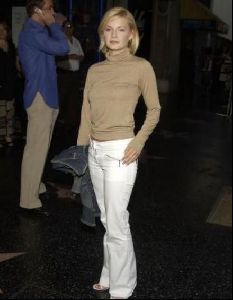 elisha cuthbert : 19