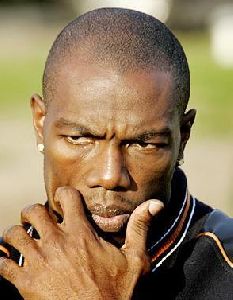 Terrell Owens : terrell-owens-contemplates 294x377