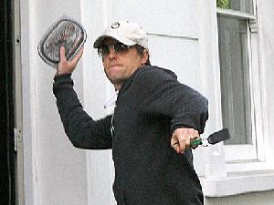 Hugh Grant : when-hugh-grant-attacks 468x352