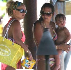 Britney Spears and her son Sean Preston Federline together in hawaii on February 23rd, 2006