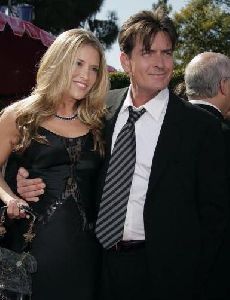 Brooke Mueller : charlie-and-brooke 385x502