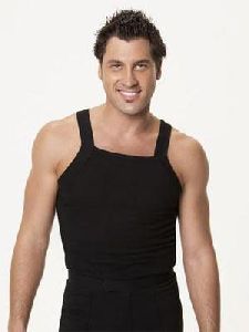 Maksim Chmerkovskiy : a-maksim-chmerkovskiy-picture 300x400