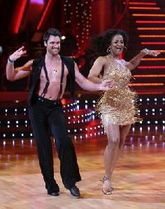 Maksim Chmerkovskiy : maksim-chmerkovskiy-laila-ali 315x400