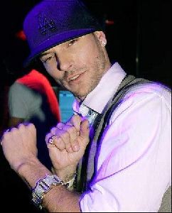 Kevin Federline : thuggin-it 364x450