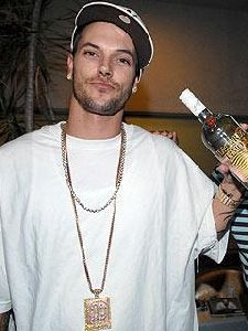 Kevin Federline : k-fed-boozes-so-hard 240x320