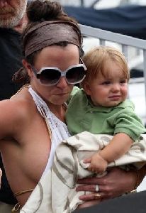 Britney Spears and her son Sean Preston Federline together in hawaii on February 23rd, 2006