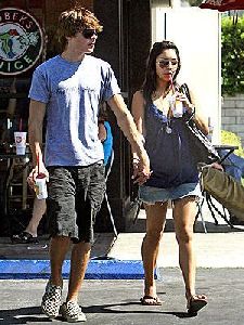 Vanessa Hudgens : zanessa 300x400