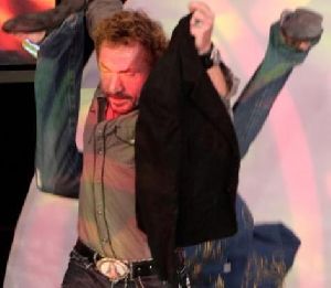 Danny Bonaduce : danny-bonaduce-jonny-fairplay-fight 472x411