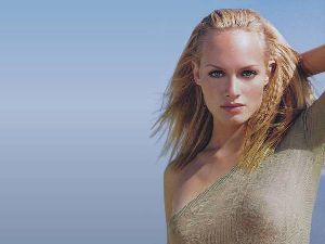 Amber Valletta : 006524655