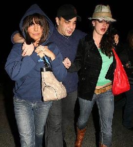 Sam Lutfi : sam-lutfi-britney-spears-lynne-spears 401x440