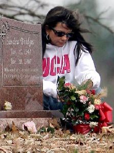 Lynne Spears : lynne-spears-in-mourning 403x541