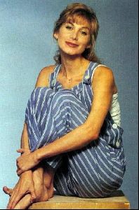 elizabeth mitchell : 18