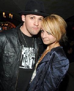 Joel Madden : harlow-winter-kate-maddens-parents 290x357