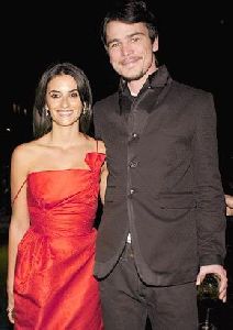 Penelope Cruz : penelope-cruz-josh-hartnett 290x410