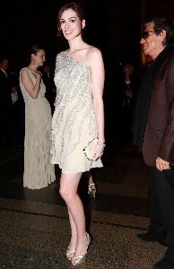 Anne Hathaway : anne-hathaway-history-04