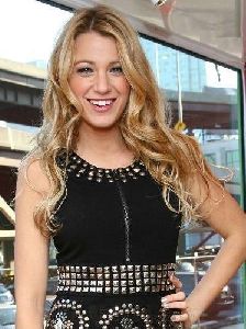 Blake Lively : blake-lively-gap-ad 373x498