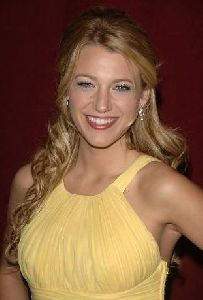 Blake Lively : blake-in-yellow 311x459