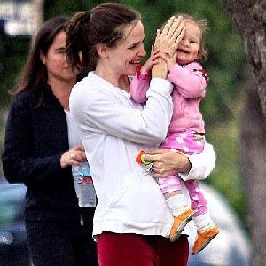 Jennifer Garner : violet-and-jen 400x400