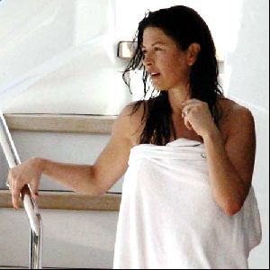 Catherine Zeta Jones : 79500 2 122 370lo